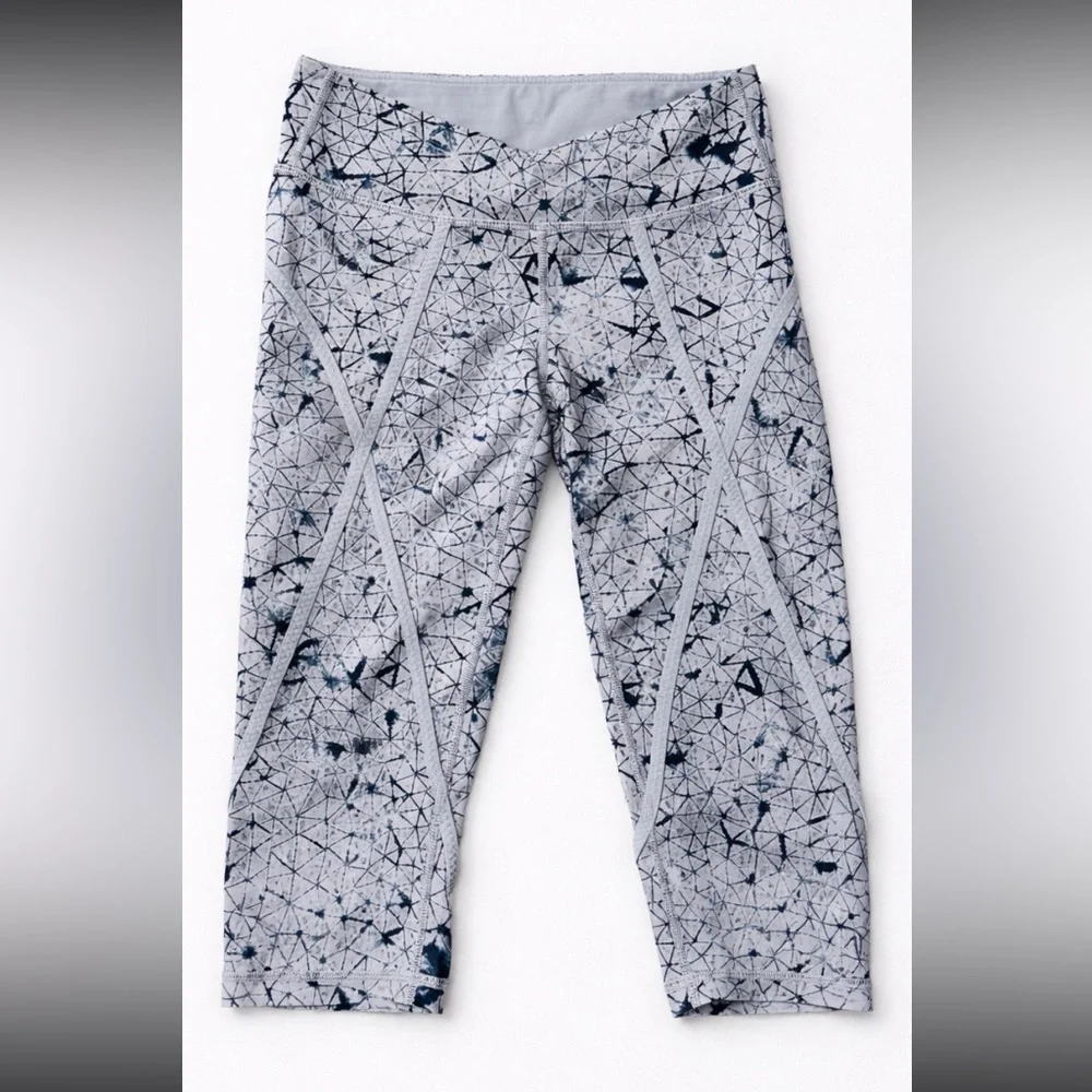 Lululemon Gray Abstract Print Cropped Leggings Size 6